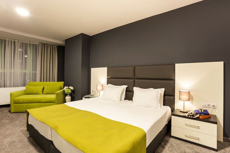 Earth And People Hotel & Spa