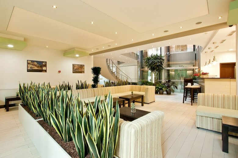 Earth And People Hotel & Spa