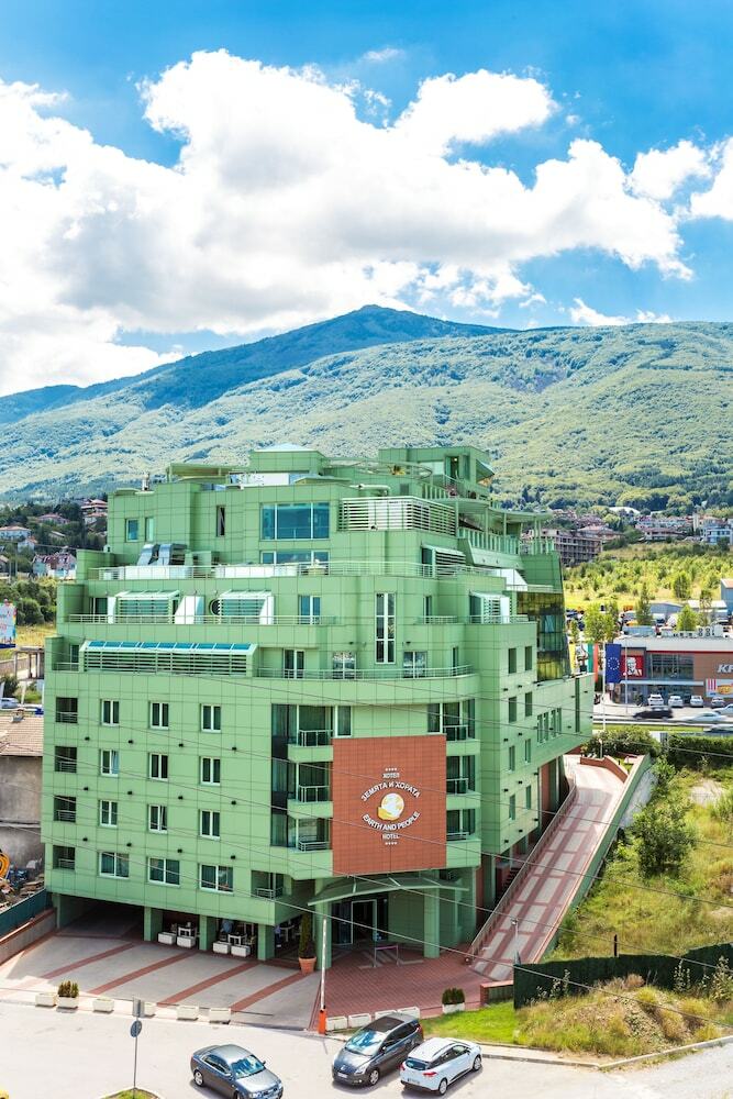Earth And People Hotel & Spa