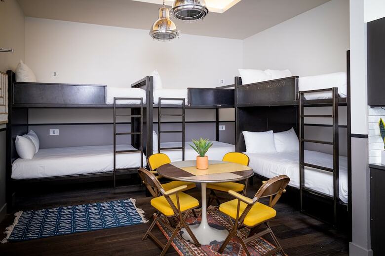 Hotel Fieldhouse Jones Chicago