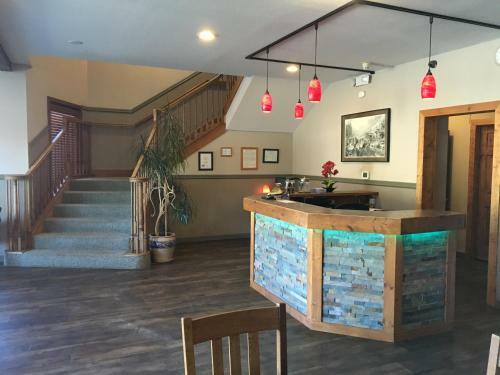 Posada Timber Lodge Inn