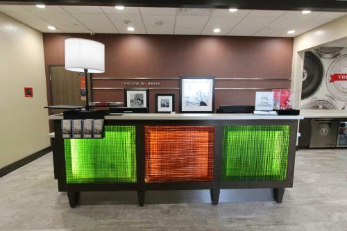 Hotel Hampton Inn & Suites Dallas Market Center