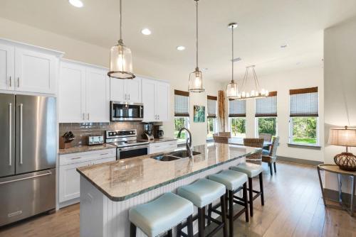 Shore Thing Getaway By Realjoy Vacations