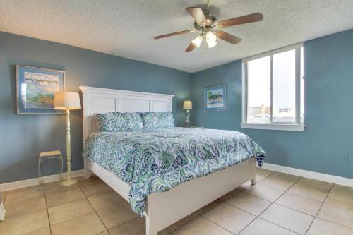 Dolphin Point #406a