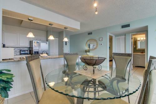 Dolphin Point #406a