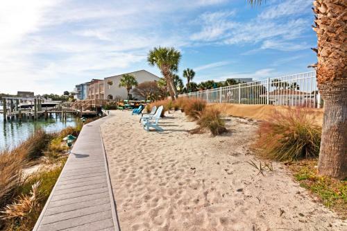 Dolphin Point #406a