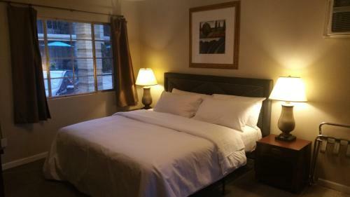 Hotel The Happy Hollow
