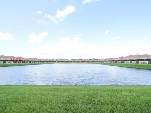 5 Bedroom 4 Bath Paradise Palms Town Home With A Lake View