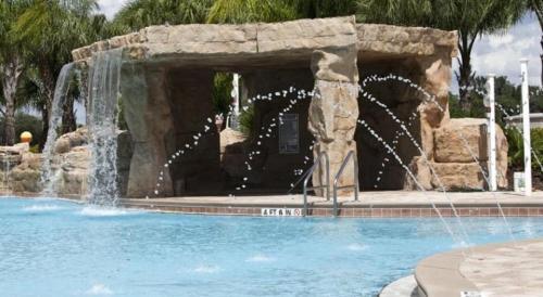 5 Bedroom 4 Bath Paradise Palms Town Home With A Lake View