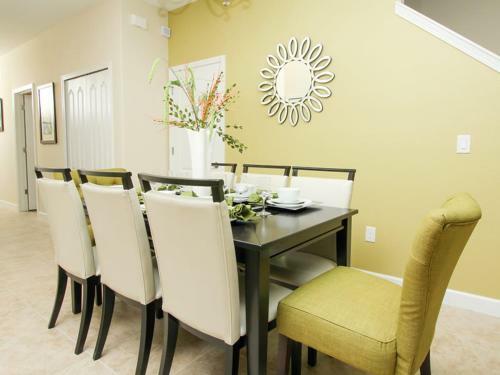 Villa Majesty Palm Townhome 8980