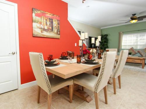 Villa Majesty Palm Townhome 8932