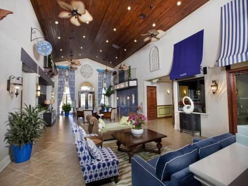 Villa Majesty Palm Townhome 8932