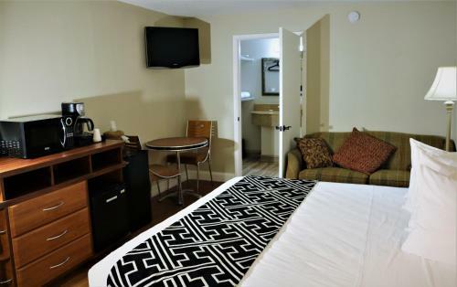 Motel Monte Carlo Inn- Near Disney