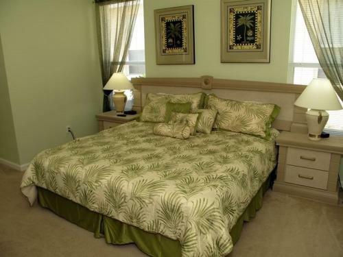 Beautiful 4 Bedroom 3 Bath Pool Home In Gated Resort