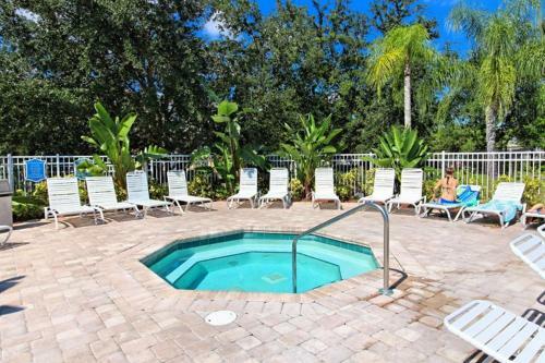 Beautiful 4 Bedroom 3 Bath Pool Home In Gated Resort