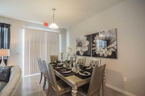 Glamorous 4 Bedroom 3.5 Bath End Unit Town Home Located In Compass Bay