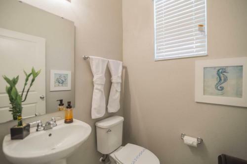 Glamorous 4 Bedroom 3.5 Bath End Unit Town Home Located In Compass Bay