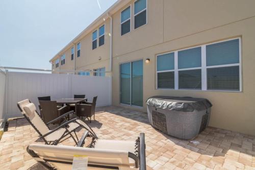 Glamorous 4 Bedroom 3.5 Bath End Unit Town Home Located In Compass Bay