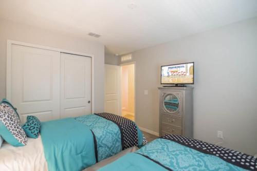 Glamorous 4 Bedroom 3.5 Bath End Unit Town Home Located In Compass Bay
