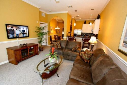 Lovely 3 Bedroom 2 Bath Condo With Lake View