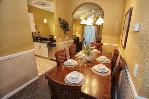 Lovely 3 Bedroom 2 Bath Condo With Lake View