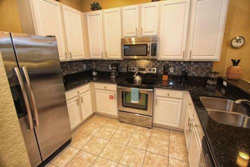 Lovely 3 Bedroom 2 Bath Condo With Lake View
