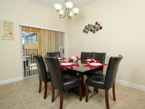 Villa Majesty Palm Townhome 8952