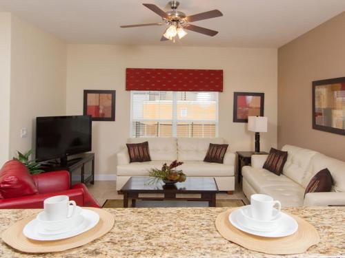 Villa Majesty Palm Townhome 8952