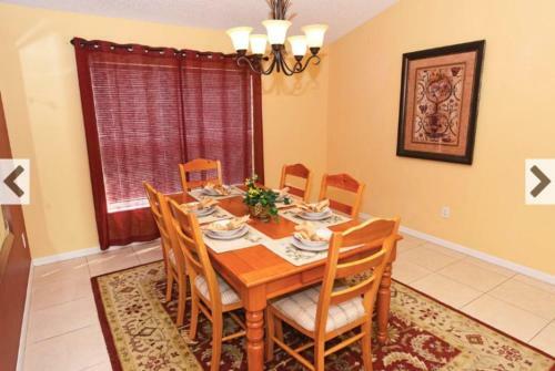 Emerald Island 5 Bedroom 3 Bath Pool Home