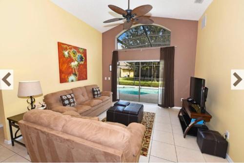 Emerald Island 5 Bedroom 3 Bath Pool Home
