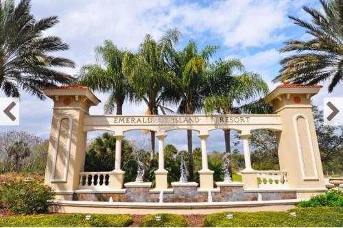 Emerald Island 5 Bedroom 3 Bath Pool Home
