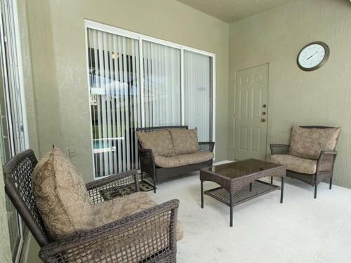 Spacious 4 Bed Pool Home Near Disney In Gated Resort