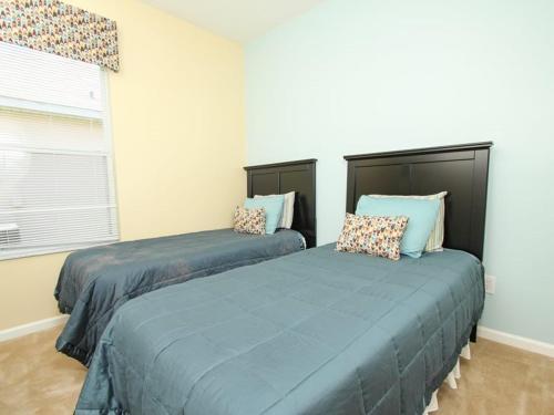 Spacious 4 Bed Pool Home Near Disney In Gated Resort
