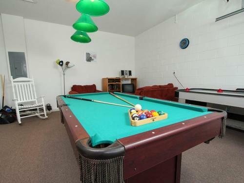 Spacious 4 Bed Pool Home Near Disney In Gated Resort