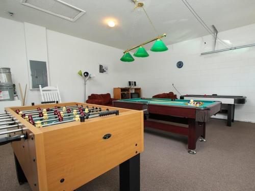 Spacious 4 Bed Pool Home Near Disney In Gated Resort