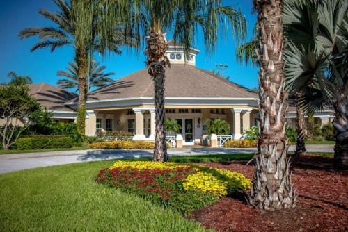 Spacious 4 Bed Pool Home Near Disney In Gated Resort