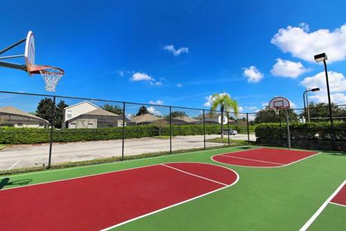 Spacious 4 Bed Pool Home Near Disney In Gated Resort