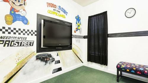 Spacious 4 Bed Pool Home Near Disney In Gated Resort
