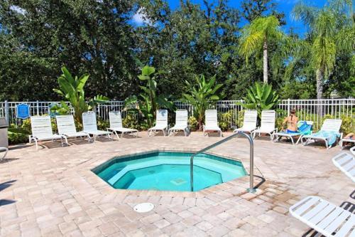 Lovely 4 Bedroom 3 Bath Pool Home In Gated Resort