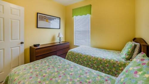 Lovely 4 Bedroom 3 Bath Pool Home In Gated Resort