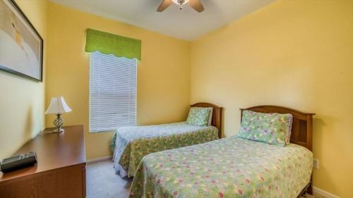 Lovely 4 Bedroom 3 Bath Pool Home In Gated Resort