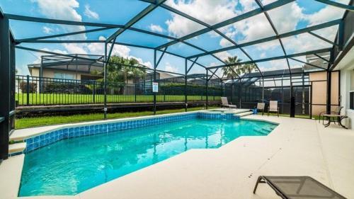 Lovely 4 Bedroom 3 Bath Pool Home In Gated Resort