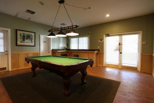 Sherwood Forest Premium Loft Cottage 11