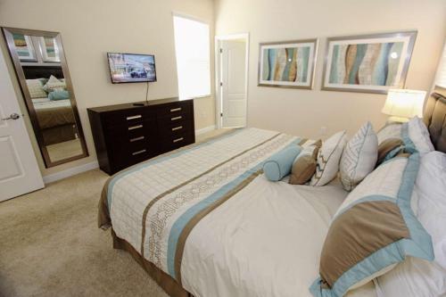 Luxury 5 Bedroom Pool Home In Paradise Palms Resort