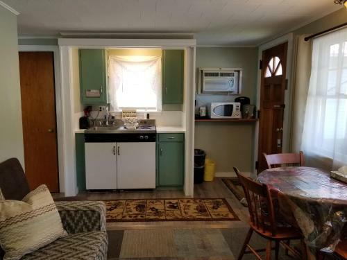 White Mountain Motel And Cottages