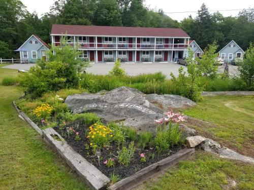 White Mountain Motel And Cottages