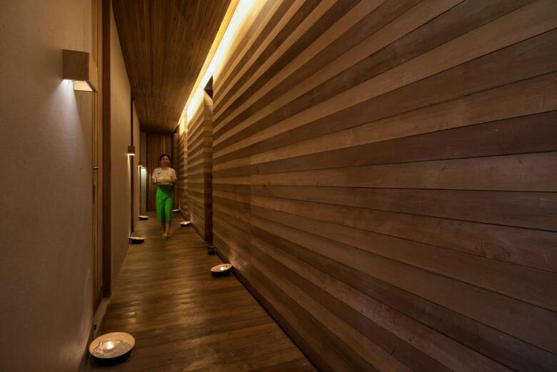 Hotel Haadtien Beach Resort