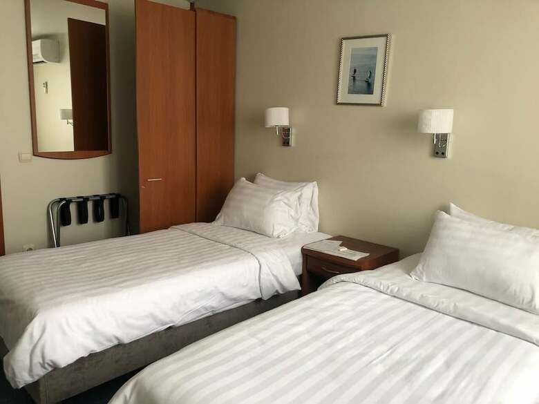 Hotel Equator