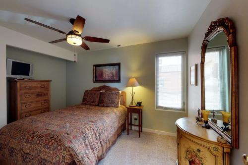 Rim Village H4