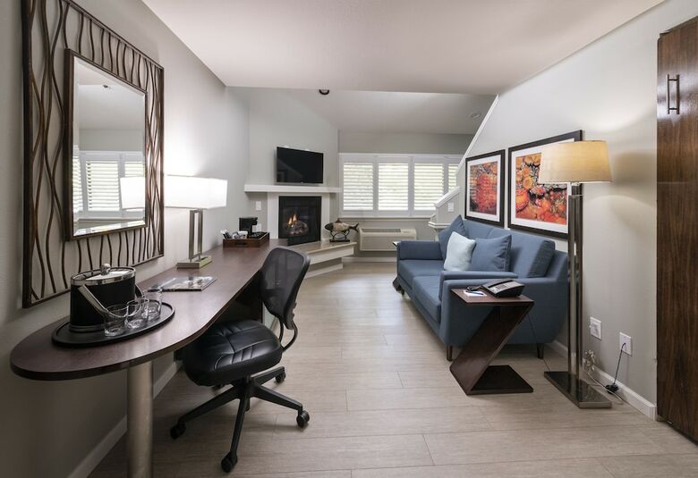 Hotel Mariposa Inn And Suites